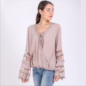❤️ Size Small Beautiful Taupe Lace Detail Surplice Top Blouse